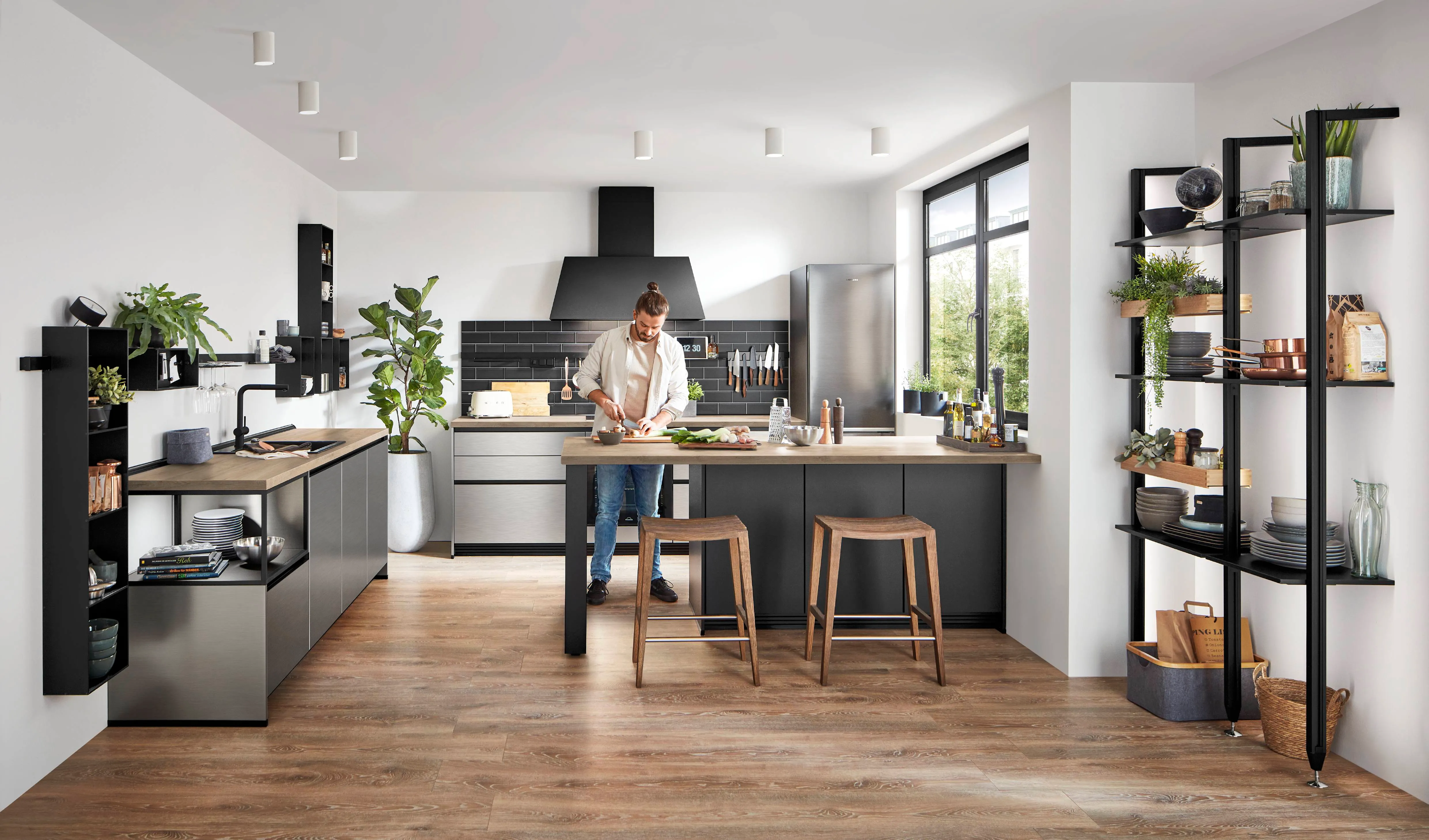 Inox 216 Lacquered laminate, brushed steel reproduction — ambient 4
