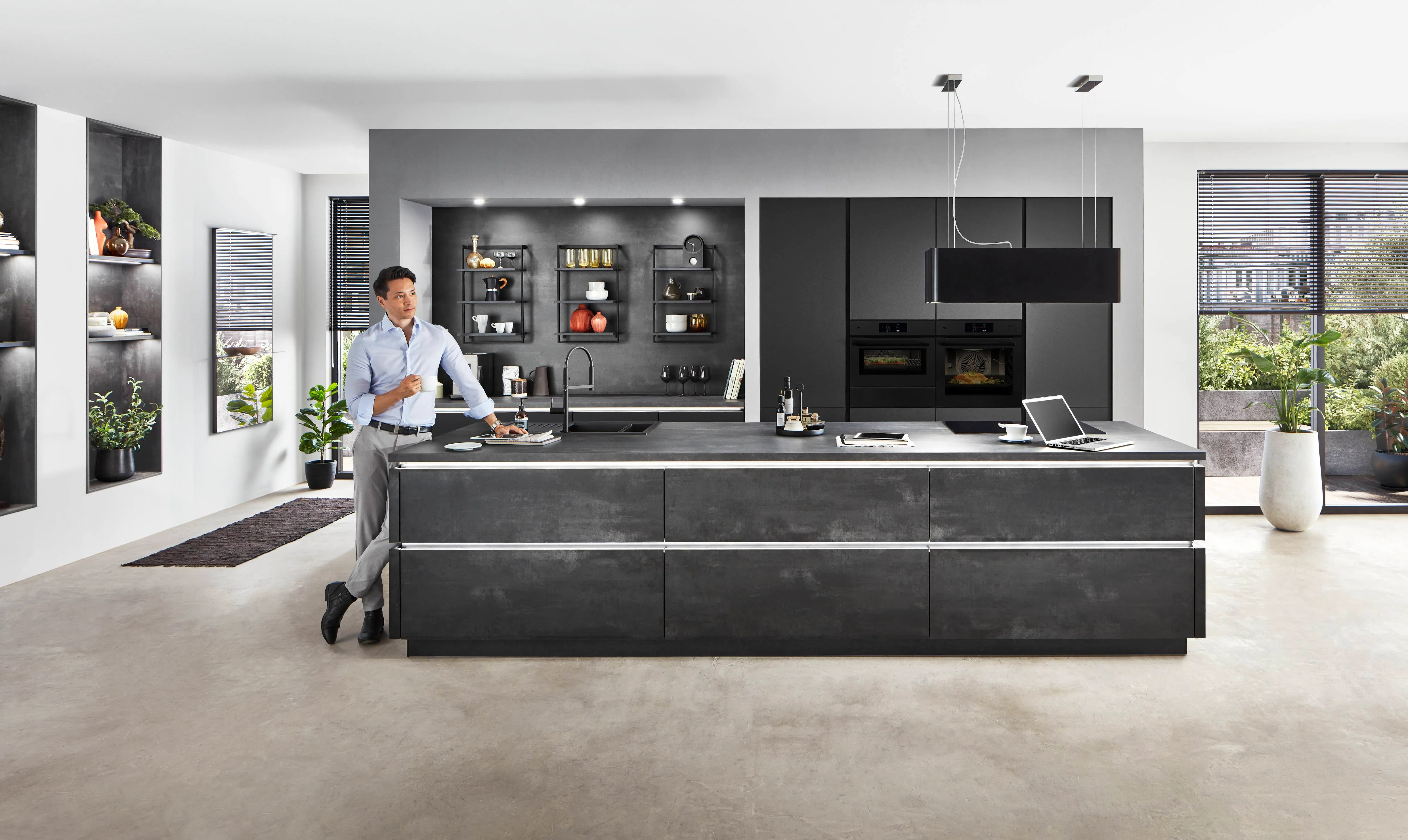 Laser 463 Black Concrete reproduction — ambient 5